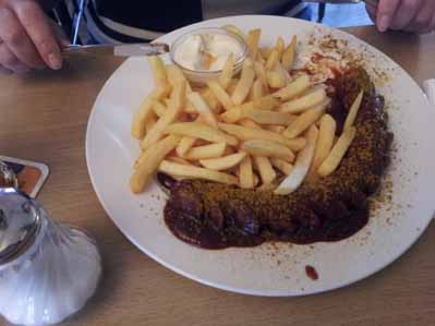Currywurst Pommes mies